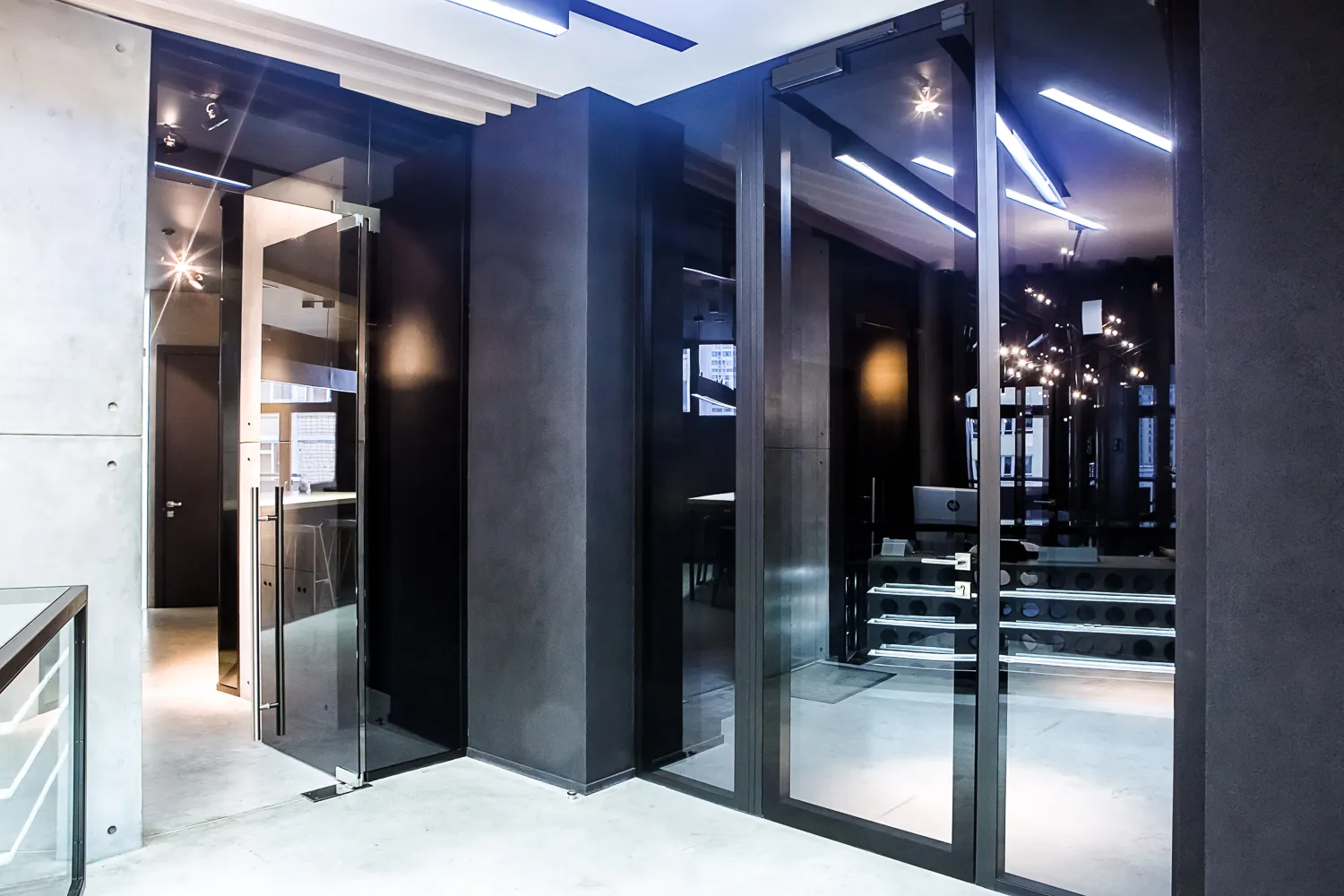 Двустворчатая дверь для ресторана при отеле