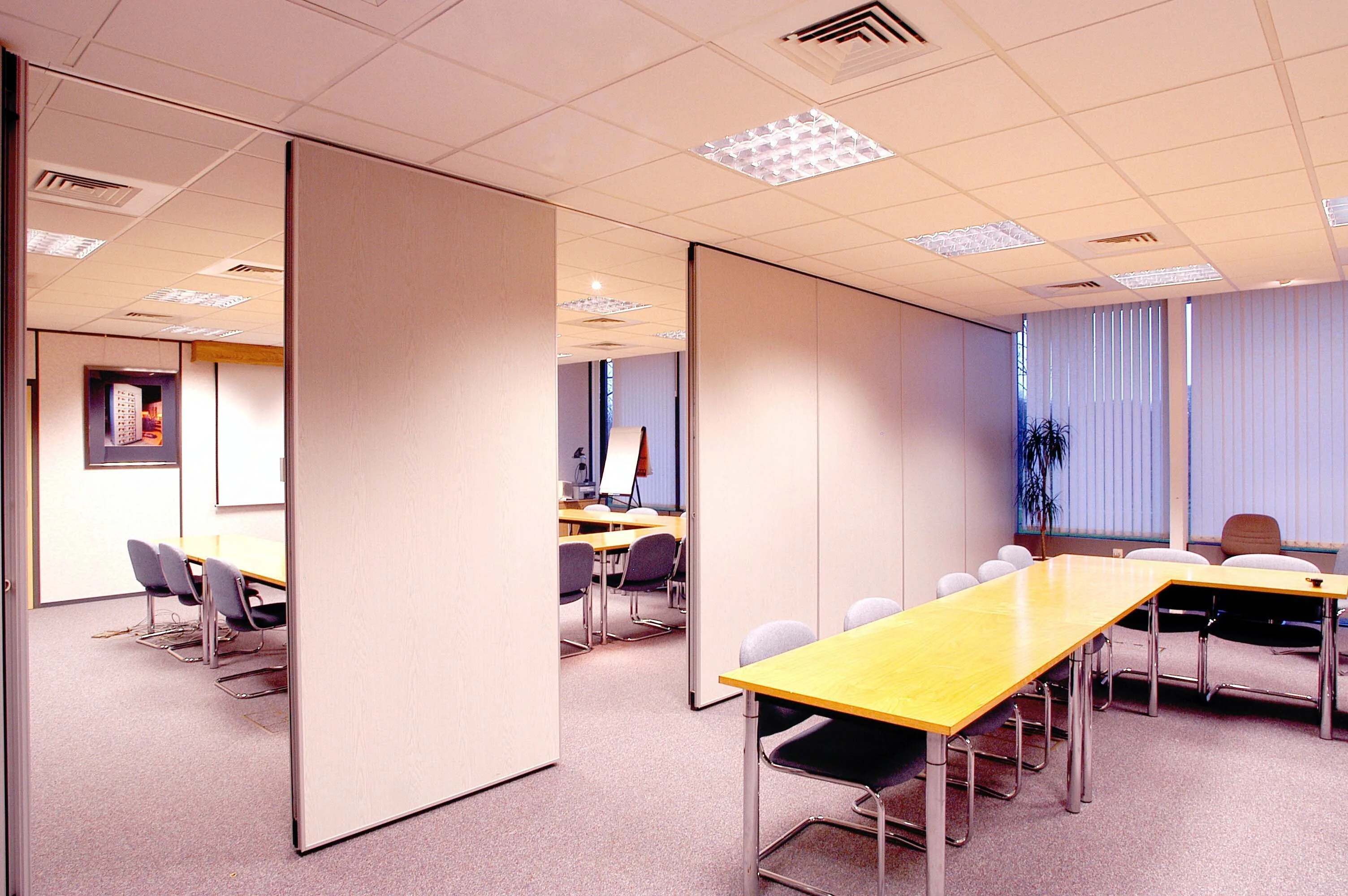 Раздвижные стены в конференц-зале