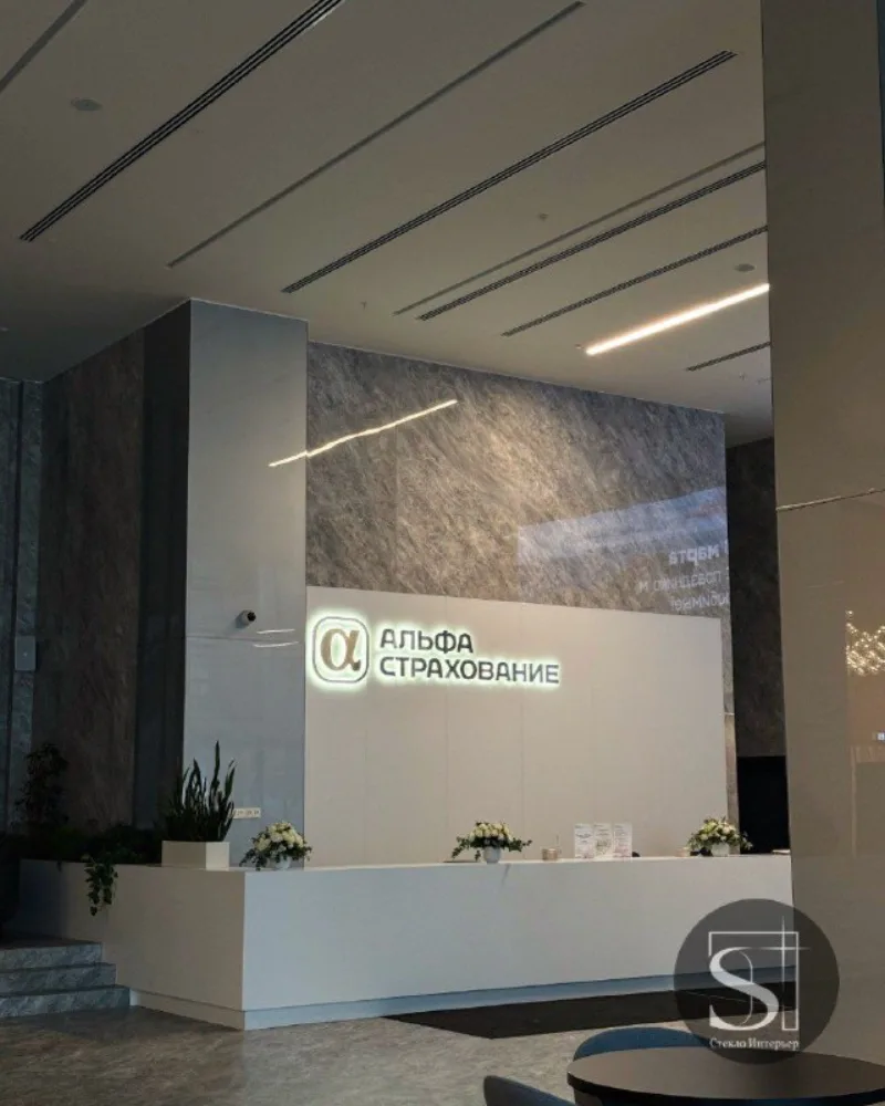 АльфаСтрахование — облицовка колонн крашеным стеклом