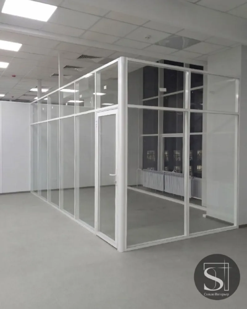 Офис в белом профиле RAL 9016