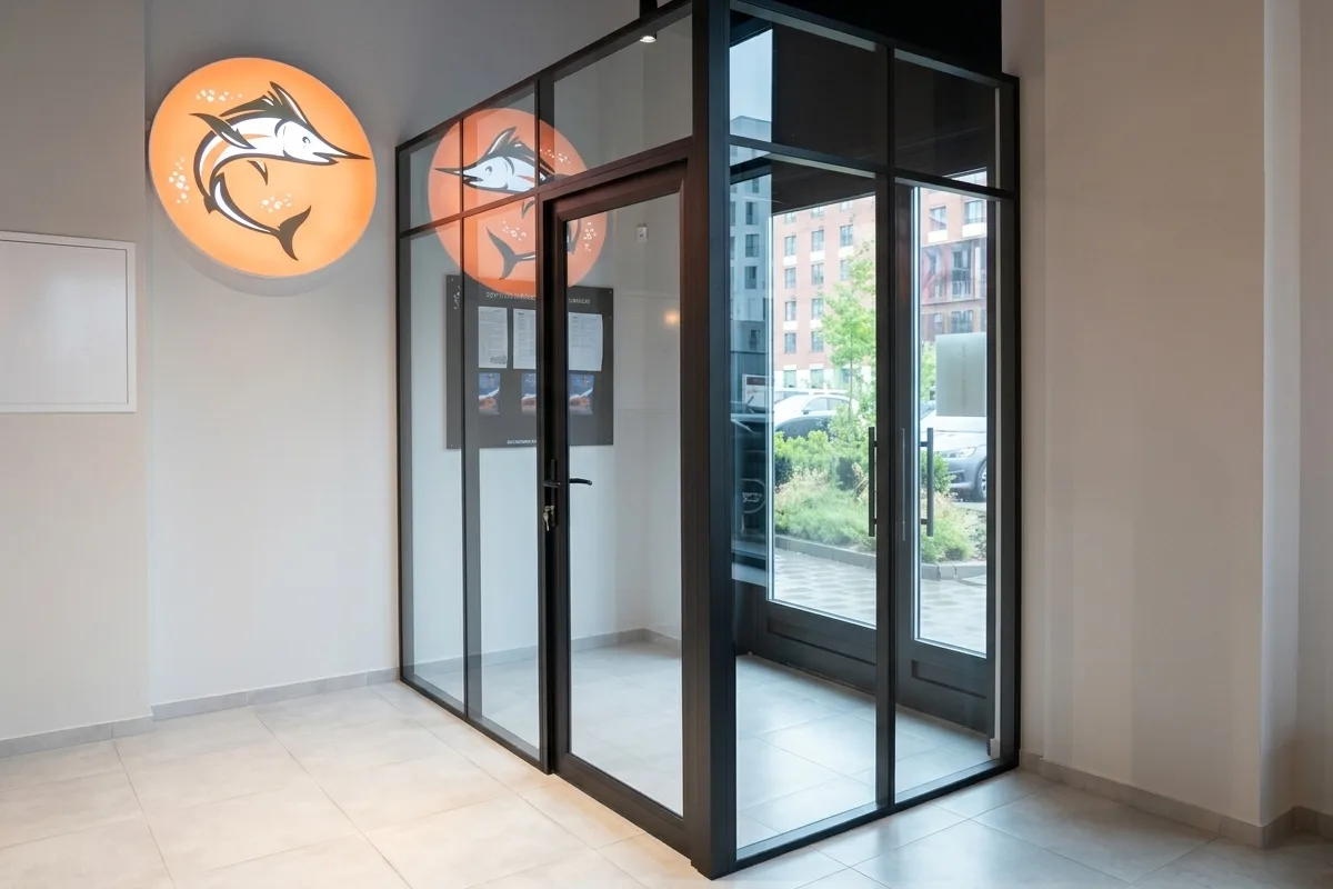 Фурнитура стеклянного тамбура